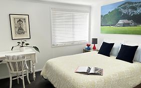 Nicole Guest House - Private Room & Bathroom - 6Kms From City